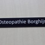 Achtergrondfoto naamplaten osteopathie